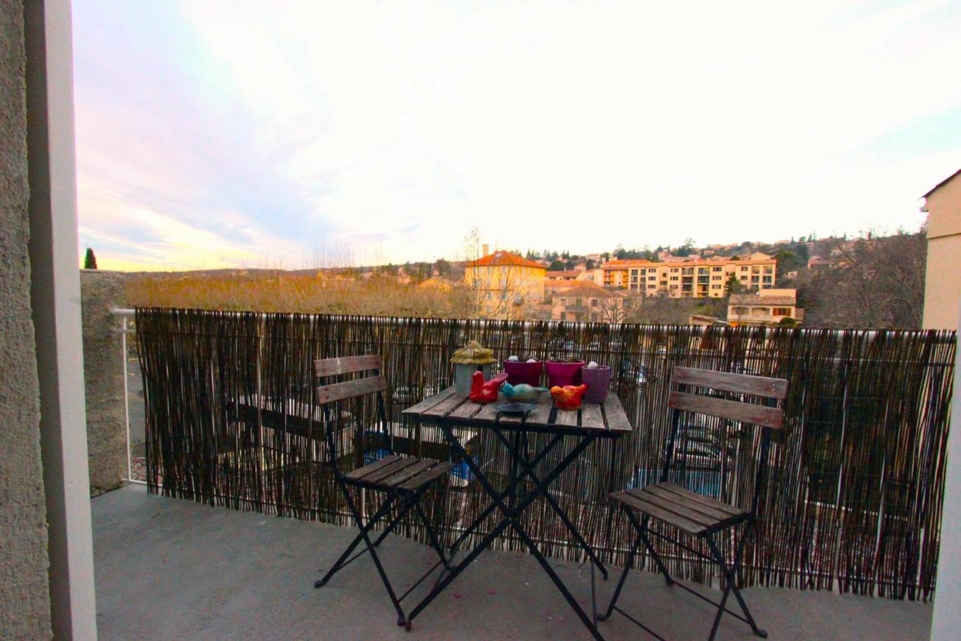 Joli Appartement Avec Balcon Au Coeur De Forcalquier Exterior photo